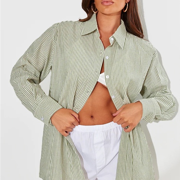 PrettyLittleThing Tops - NWOT PrettyLittleThing Oversize Open Back Striped Cuff Long Sleeve Size Small